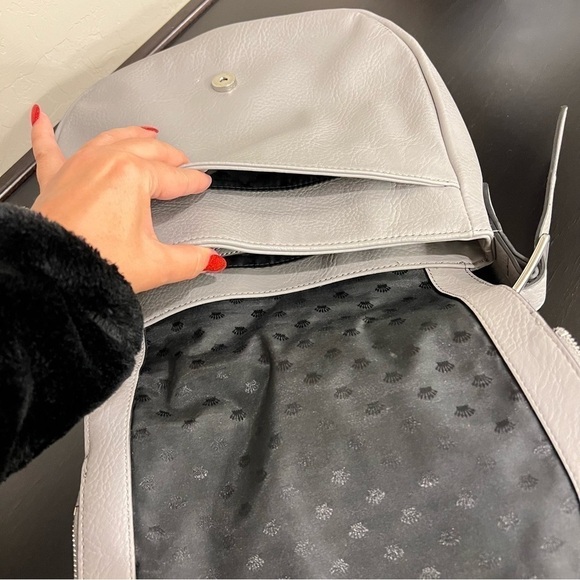 Juicy Couture Rosa vegan leather saddle bag/Crossbody adjustable strap10”x11” - Picture 9 of 15